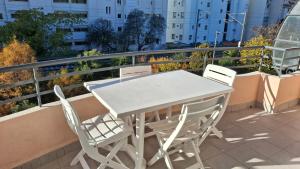 LE MADRID avec balcon proche Croisette plages et Palais des Festivals