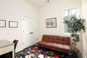Quaint Cottage in DTown Lex, 15 mins to Horse Park