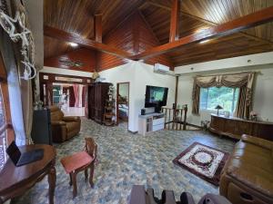 Spacious and stunning villa in a serene setting