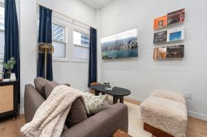 Casa Hotels McCaul- Queen Suite w Netflix & AC