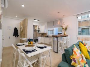 Living Las Canteras Homes - Beachside Spa Parking