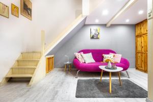 Quiet Cozy Art Apartment - City Center, Near Metro