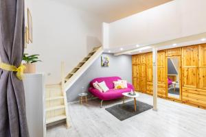 Quiet Cozy Art Apartment - City Center, Near Metro