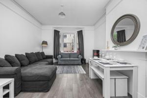 Spacious 2 Bed & 1 Bath - Close to Beach & City Centre