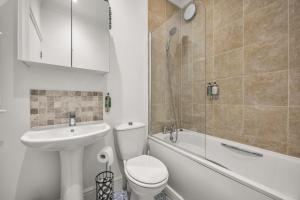 Spacious 2 Bed & 1 Bath - Close to Beach & City Centre