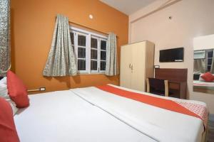 R S Homestay Near Medica & R N Tagore Hospital ONLY INDIAN GUEST