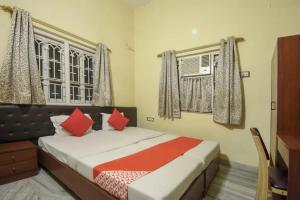 R S Homestay Near Medica & R N Tagore Hospital ONLY INDIAN GUEST