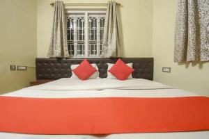 R S Homestay Near Medica & R N Tagore Hospital ONLY INDIAN GUEST