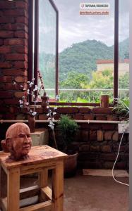 Pennylane Hotel - Aesthetic Rooms with Netflix, garden, pottery studio, artshala near laxman jhula and ganga river