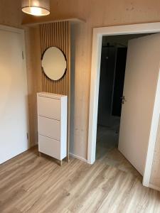 Moderne Maisonette-Ferienwohnung mit Dachterrasse, Waldblick & Parkplatz