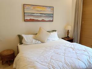 Pennylane Hotel - Aesthetic Rooms with Netflix, garden, pottery studio, artshala near laxman jhula and ganga river