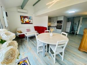 Ophelia 81 T3 Duplex avec Terrasse, Parking et Clim