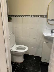 Your staycation at Walthamstow! Master bedroom - shared apartment