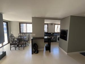 Apartamento 2 suítes, próximo a praia em Torres