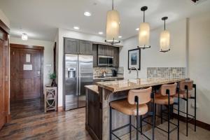 Mountaintop Escape Luxury Resort Condo