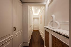 tHE Seven Stars - Montenapoleone