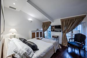 tHE Seven Stars - Montenapoleone