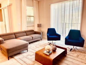 Luxury 4BR Pool Home Near Disney 373