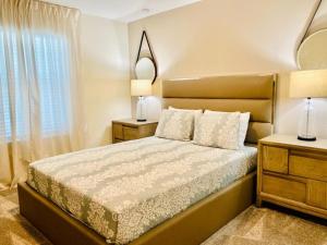 Luxury 4BR Pool Home Near Disney 373