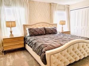 Luxury 4BR Pool Home Near Disney 373