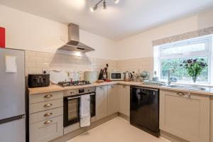 4 Bed in Aberporth oc-f32997