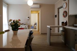 ampio appartamento con giardino e box