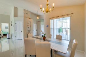 11 Mi to Disney! Family-Friendly Gem with Pool