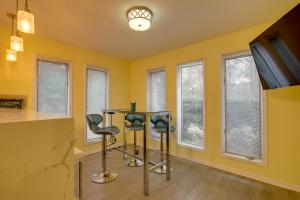 Private and Spacious Lakefront Home in Memphis!