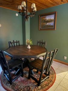 Allen Falls Private Woodland Cabin on 30 acres