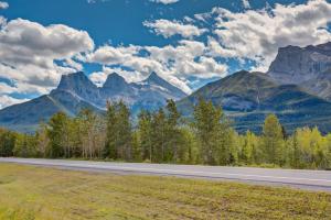 Charming Condo In The Heart Of Canmore