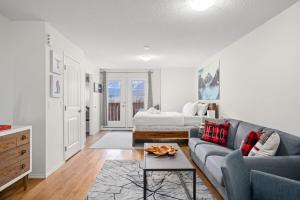 Charming Condo In The Heart Of Canmore