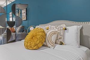 Stylish Getaway in the Heart of Canmore near Banff