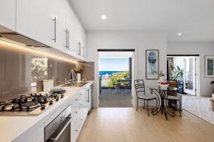 Bronte Oceanview with Stunning Alfresco Balcony