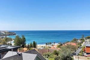 Bronte Oceanview with Stunning Alfresco Balcony