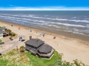 Huge, beachfront house with game room and panoramic ocean views
