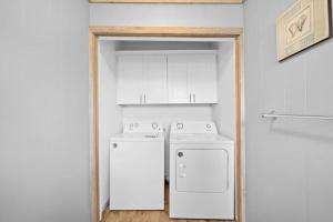 Huge, beachfront house with game room and panoramic ocean views