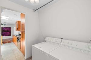 Brazilian Style Getaway 2 Minutes to Beach