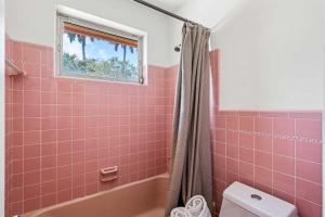 Brazilian Style Getaway 2 Minutes to Beach