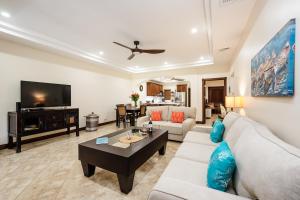 Beachfront Easy Beach access, security & cameras