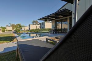 HELIOS - Seaside Pool Villa & Private Parking