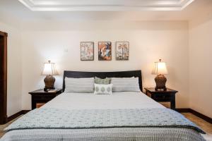 Beachfront Easy Beach access, security & cameras