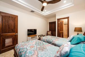 Beachfront Easy Beach access, security & cameras