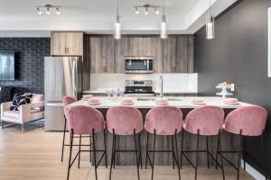 Modern 3BR unit in the heart of Calgary