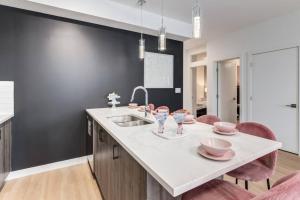 Modern 3BR unit in the heart of Calgary