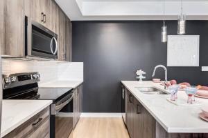 Modern 3BR unit in the heart of Calgary