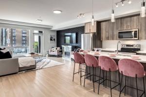Modern 3BR unit in the heart of Calgary
