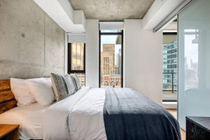 Modern 1BR City Escape with Balcony near DT Calgary