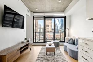 Modern 1BR City Escape with Balcony near DT Calgary