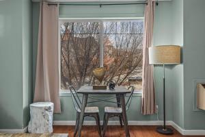 Charming and Stylish renovated Condo near Banff