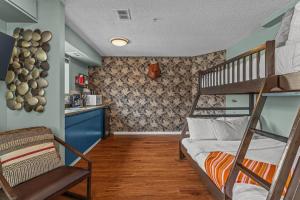 Charming and Stylish renovated Condo near Banff